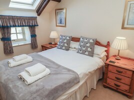 2 dormitorios, decoración individual, mobiliario individual