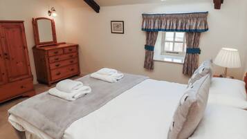 2 bedrooms, individually decorated, individually furnished, free WiFi