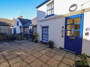 Outdoor dining - The Yardarm (Swanage)