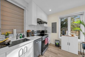 Private kitchen - Most Private & Spacious 2 Bed/1 Full Bathroom Laneway House (Vancouver)