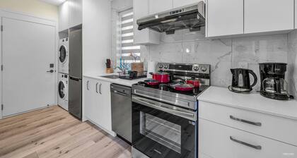 Brand-New Cozy & Spacious 2 Bed/1 Full Bathroom Laneway House