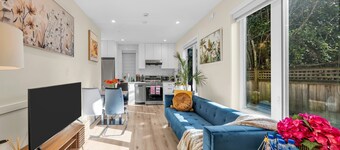 Most Private & Spacious 2 Bed/1 Full Bathroom Laneway House