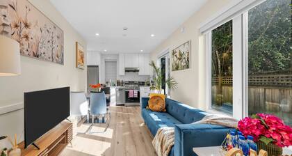 Most Private & Spacious 2 Bed/1 Full Bathroom Laneway House