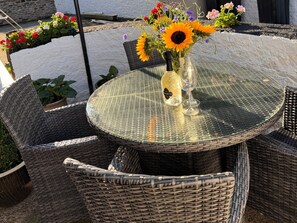 Outdoor dining - Benstead Cottage (Seascale)