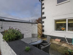 Outdoor dining - Benstead Cottage (Seascale)