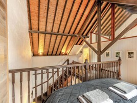 3 bedrooms, individually decorated, individually furnished, free WiFi