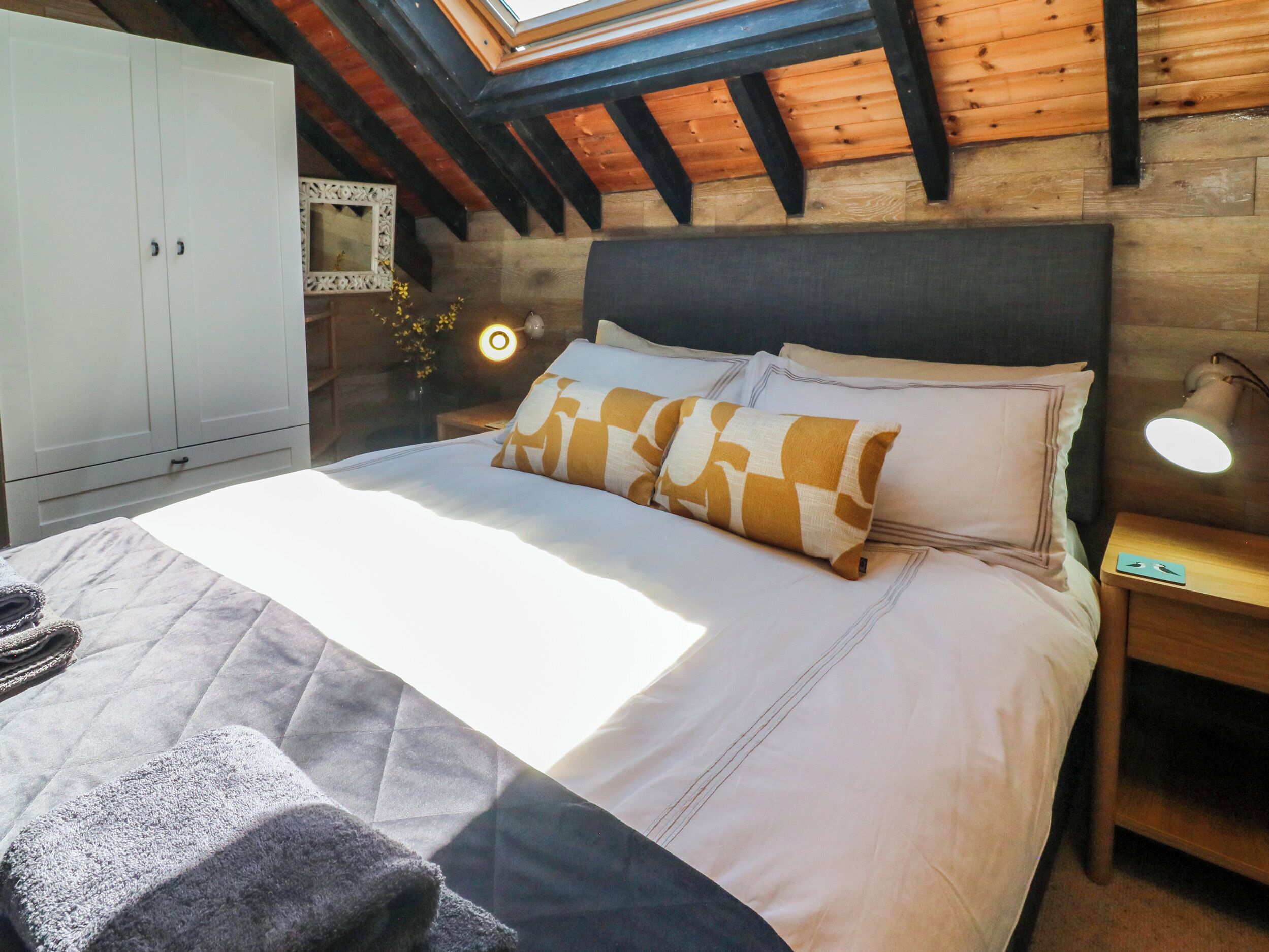 3 bedrooms, individually decorated, individually furnished, free WiFi