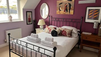 Cottage | 2 bedrooms, individually decorated, individually furnished, free WiFi