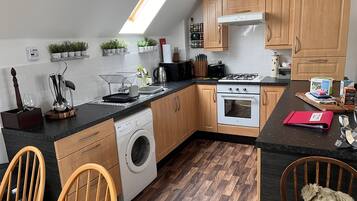 Cottage | Private kitchen | Cookware/dishes/utensils