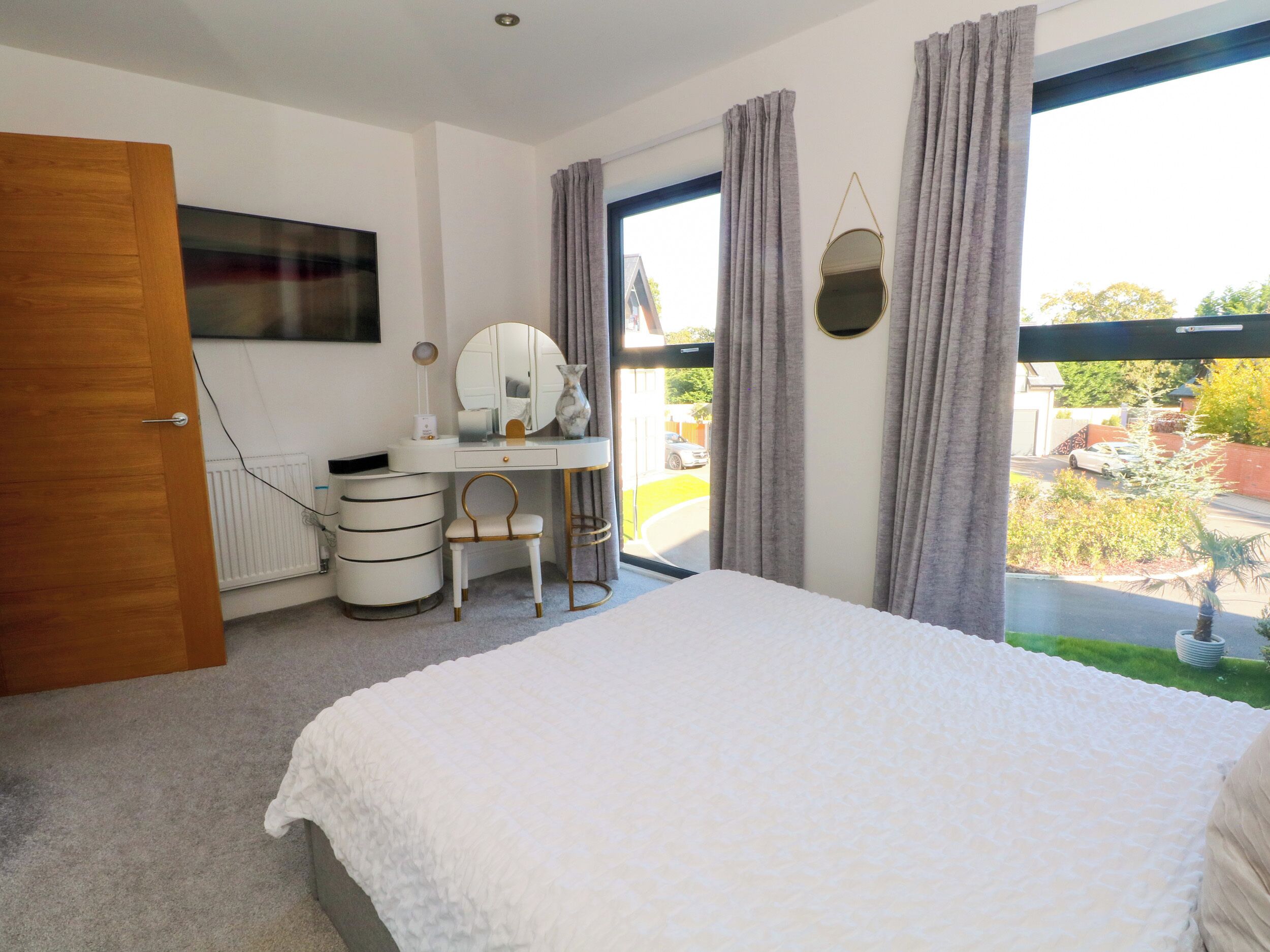 7 bedrooms, individually decorated, individually furnished, free WiFi