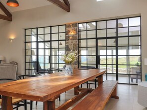 Dining - Beudy Mawr (Garndolbenmaen)