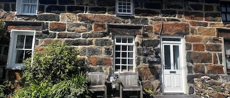 Cottage | Interior