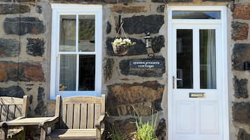 Cottage | Exterior detail