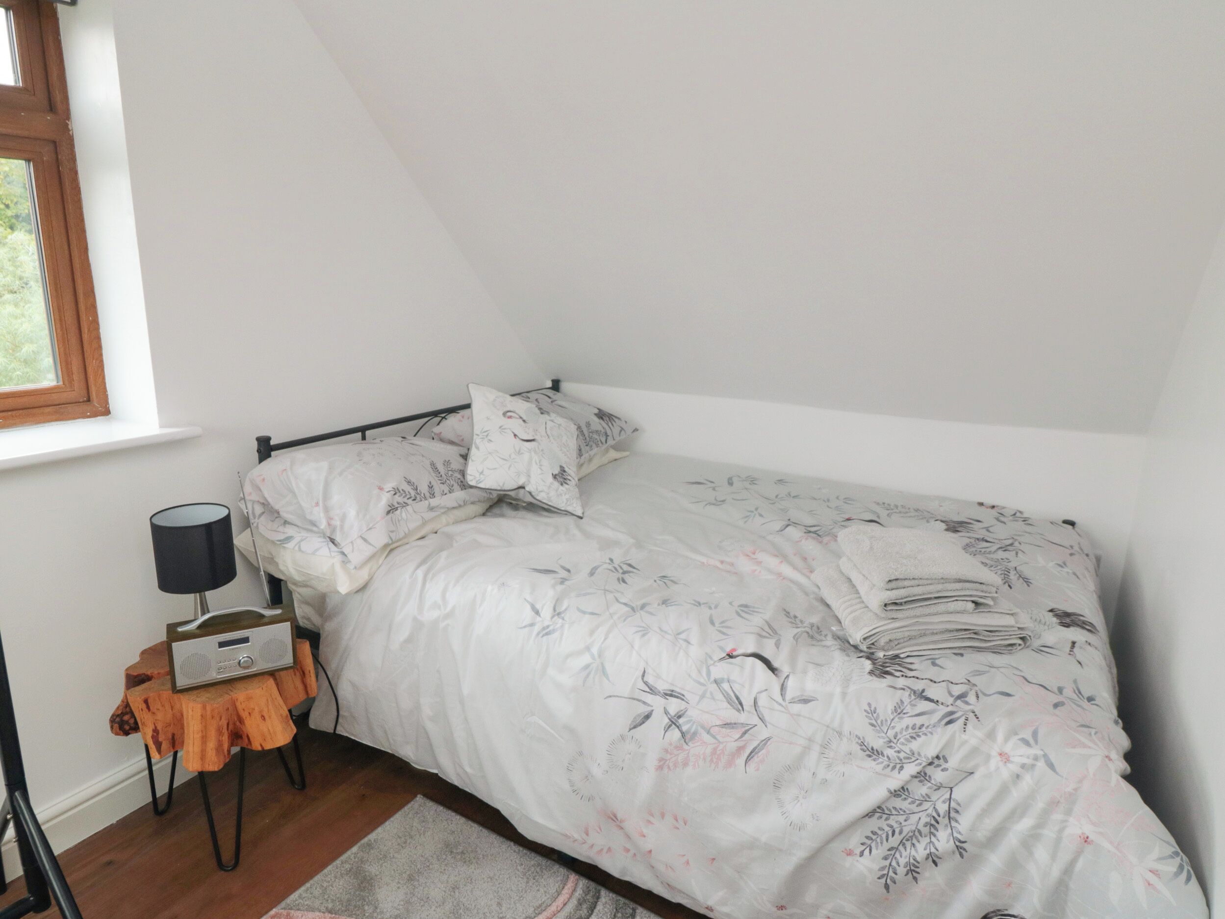 1 kamar tidur dan didekorasi berbeda-beda