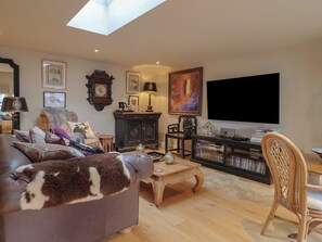 Living area - Little Sea Thrift (Lyme Regis)