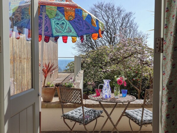 Outdoor dining - Little Sea Thrift (Lyme Regis)