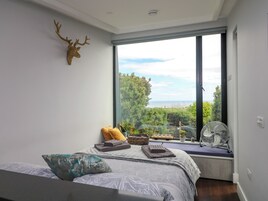 1 habitación, decoración personalizada y muebles diferentes 