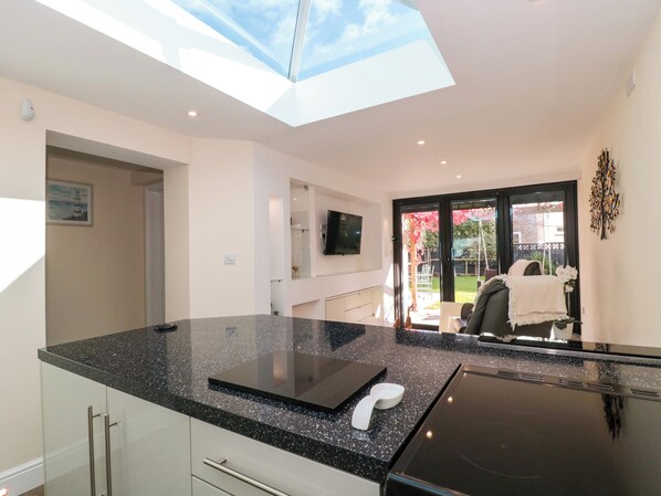 Lave-vaisselle, batterie de cuisine, vaisselle et ustensiles