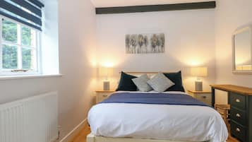 1 bedroom, individually decorated, individually furnished