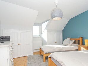 4 bedrooms, individually decorated, individually furnished, free WiFi - Albert House (Looe)