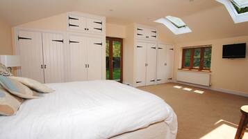 3 bedrooms, individually decorated, individually furnished, free WiFi