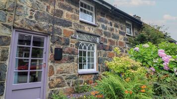 Cottage | Exterior detail