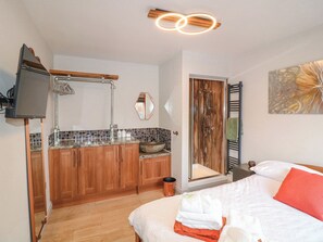 2 bedrooms, individually decorated, individually furnished, free WiFi - Orchard Retreat Staycation (Boston)