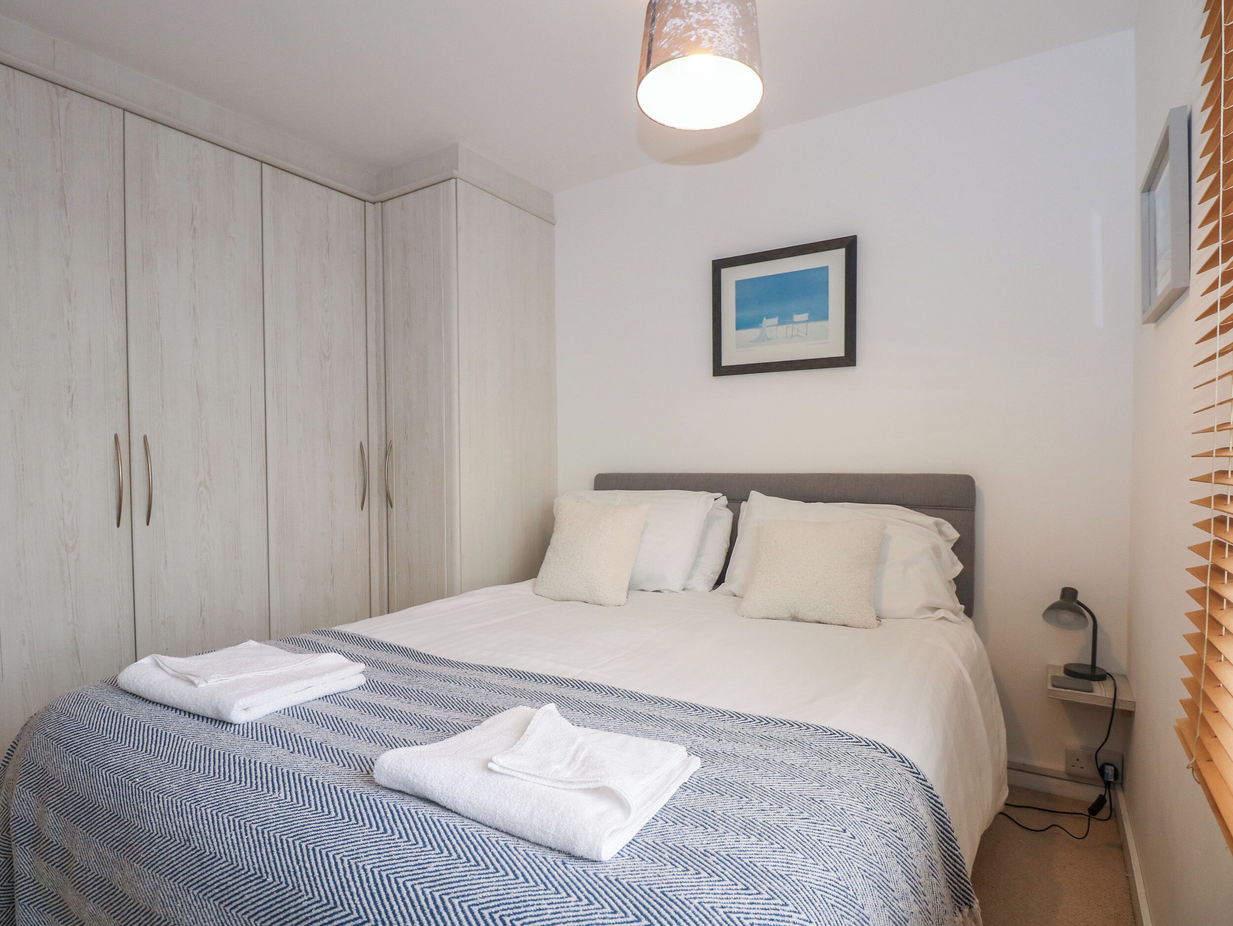 2 Schlafzimmer, individuell dekoriert, individuell eingerichtet