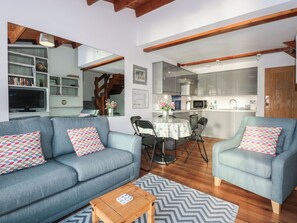 Living area - Seafarer's Haven (Porthmadog)