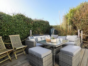 Outdoor dining - School House (Ty Croes)