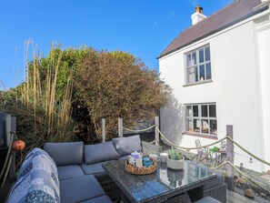 Outdoor dining - School House (Ty Croes)