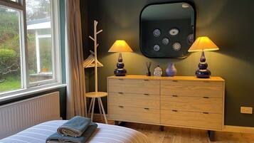 2 bedrooms, individually decorated, individually furnished, free WiFi
