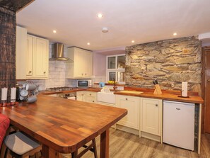 Kühlschrank, Geschirrspüler, Wasserkocher, Toaster