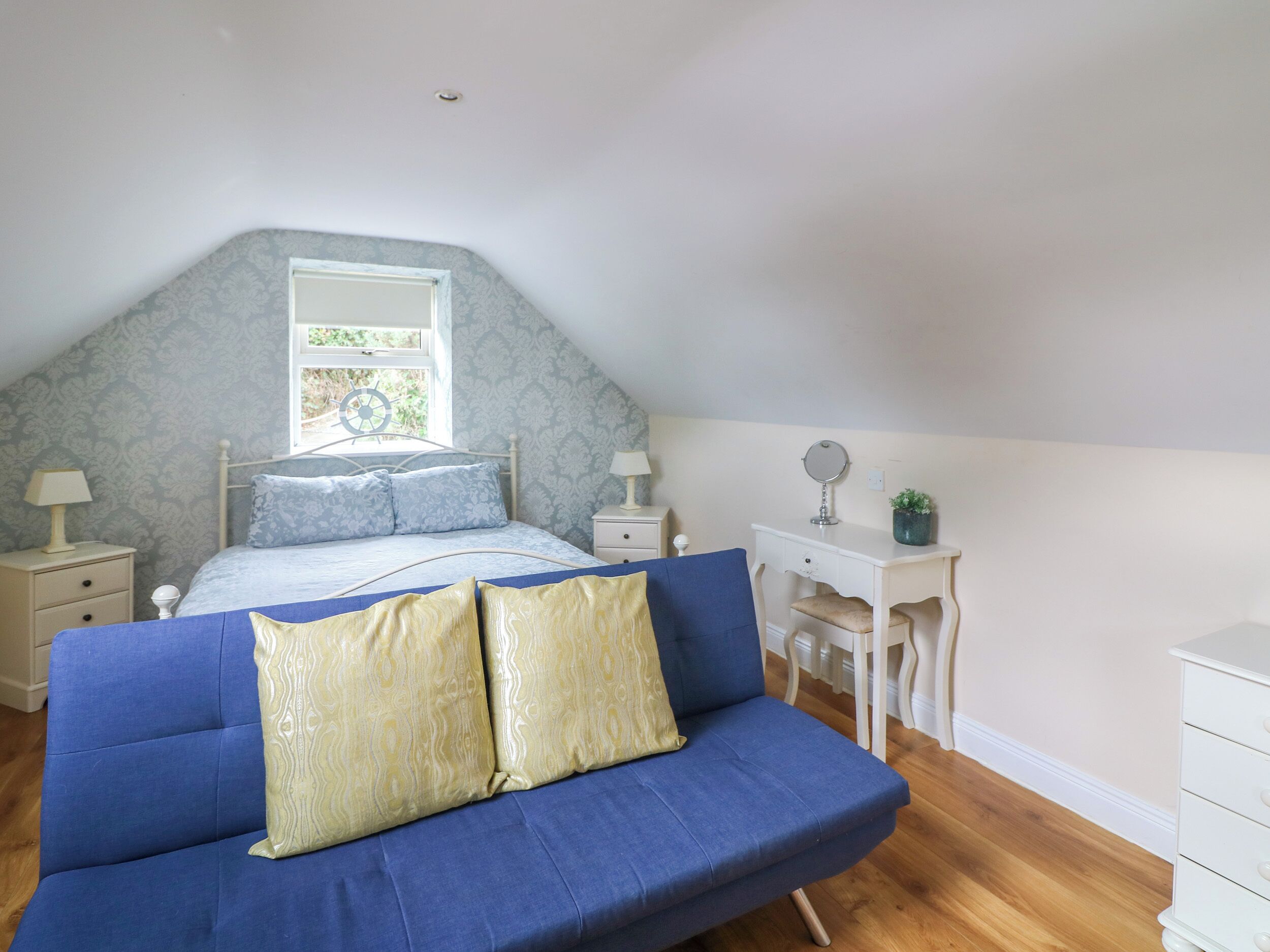 1 bedroom, individually decorated, individually furnished, free WiFi