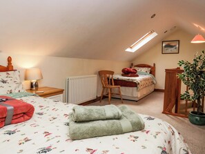 3 Schlafzimmer, individuell dekoriert, individuell eingerichtet