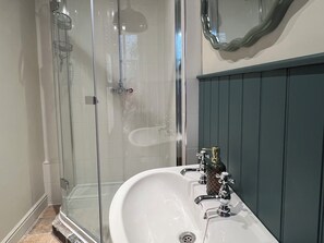 Shower - Meadow View Cottage (Cheltenham)