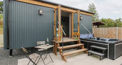 Dam View Shepherds Hut
