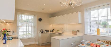 電冰箱、洗碗機、鍋具/餐盤/廚房用品