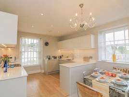 Fridge, dishwasher, cookware/dishes/utensils