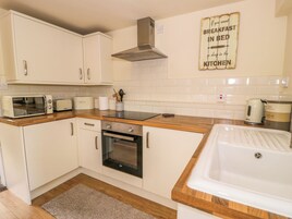 Geladeira, chaleira elétrica, torradeira