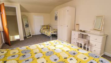 1 bedroom, individually decorated, individually furnished, free WiFi