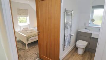 3 bedrooms, individually decorated, individually furnished, free WiFi