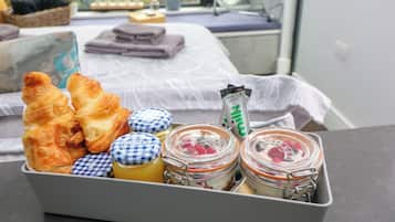 1 quarto, individualmente decorados, individualmente mobiliados