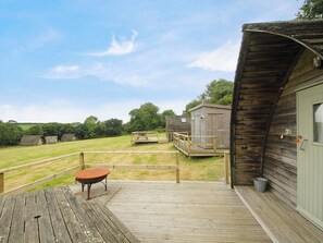 Outdoor dining - Sheep Shed @ Penbugle Organic Farm (Liskeard)