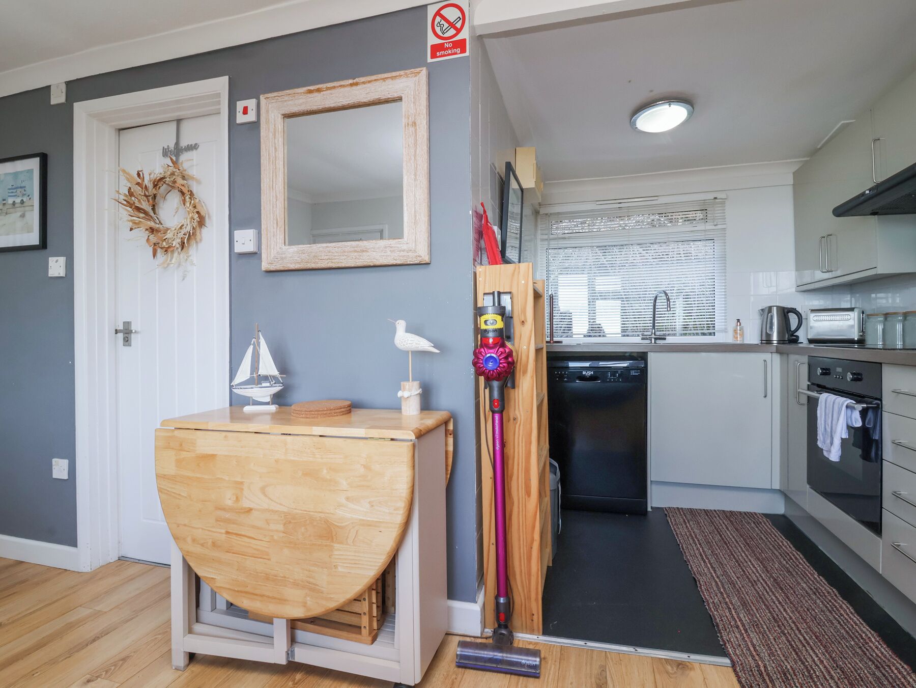 冷蔵庫、食器洗い機、電気ポット、トースター