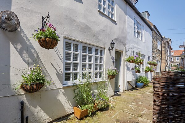 Exterior detail - Jet Cottage (Whitby)