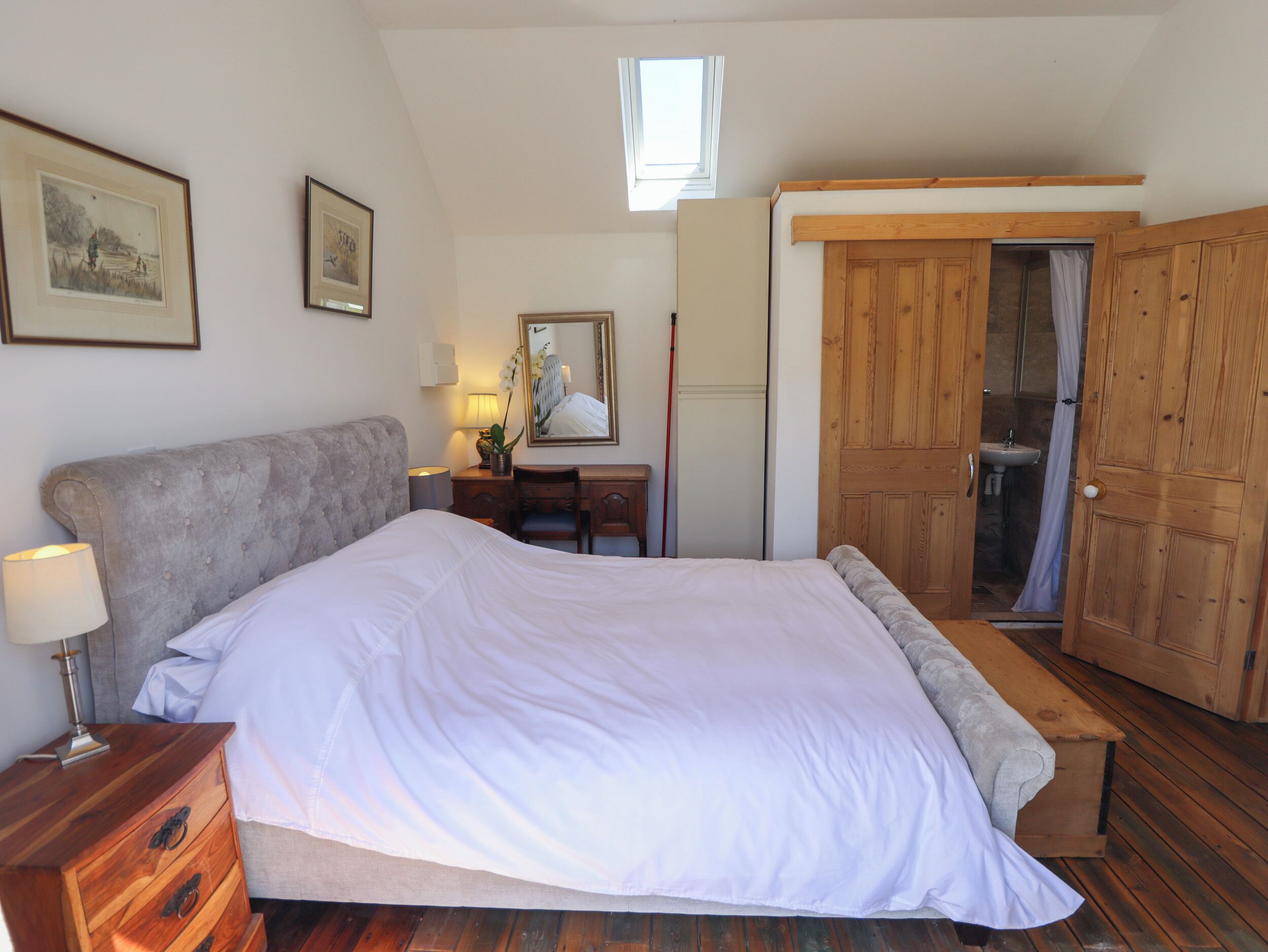 1 bedroom, individually decorated, individually furnished