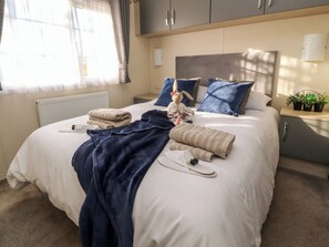 2 bedrooms, individually decorated, individually furnished, free WiFi - 17 Birchwood Close (Preston)