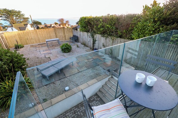 Outdoor dining - Azur (St Ives)