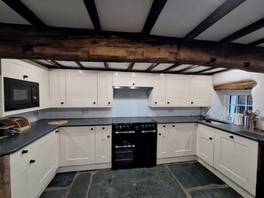 ตู้เย็น, เครื่องล้างจาน, กาต้มน้ำไฟฟ้า, เตาปิ้งขนมปัง